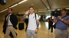 As imagens da chegada de Enzo Fernández ao aeroporto de Lisboa