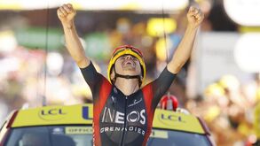 Thomas Pidcock venceu no L'Alpe d'Huez e Vingegaard mantém amarela