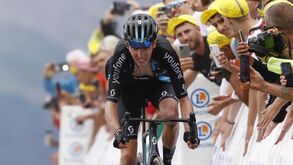 Romain Bardet passou mal no Alpe d'Huez: «Sofri um golpe de calor, comecei a ter arrepios»