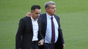 Barcelona viaja para Miami mas Xavi fica apeado: EUA negaram visto de entrada ao treinador