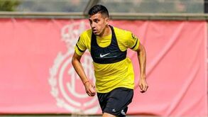 Battaglia ainda negoceia saída do Sporting