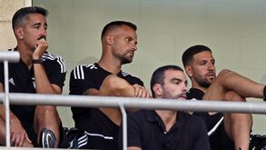 Fim de linha para dez no Benfica