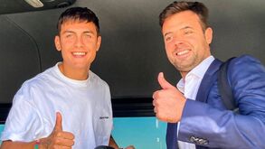 Dybala chega ao Algarve acompanhado por Tiago Pinto: veja as imagens