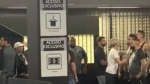 Caldo entornou no final do Botafogo-Atlético-MG: Luís Castro teve de segurar jogadores