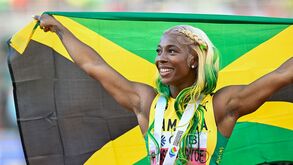 'Eterna' Shelly-Ann Fraser-Pryce voa para novo ouro em 'limpeza' jamaicana nos 100 metros 