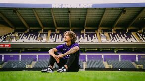 Oficial: Fábio Silva renova com o Wolverhampton e é emprestado ao Anderlecht