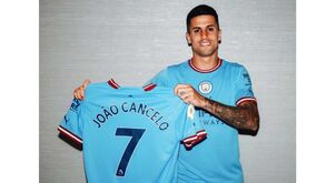 João Cancelo muda de número no Manchester City