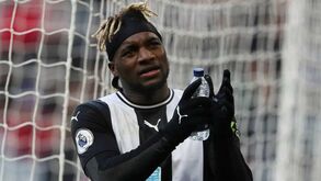 Saint-Maximin volta a fazer das suas no Newcastle: agora o problema é o estacionamento do Ferrari