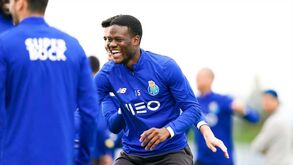 Loum a caminho do Reading por empréstimo do FC Porto