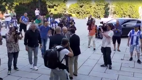 O momento da chegada de Pinto da Costa à Câmara Municipal da Póvoa de Lanhoso