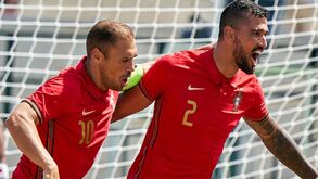 Portugal entra a vencer no Mundialito de futebol de praia