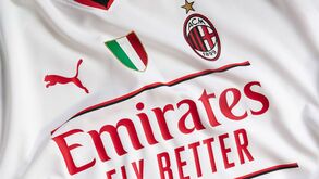 AC Milan apresenta equipamento alternativo