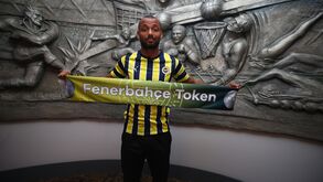 João Pedro apresentado no Fenerbahçe de Jorge Jesus: «É um clube único»