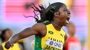 Noah Lyles e Shericka Jackson impressionam nos 200 metros com marcas históricas nos Mundiais