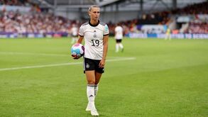 Klara Bülhl testa positivo à covid-19 e desfalca Alemanha nas 'meias' do Europeu feminino