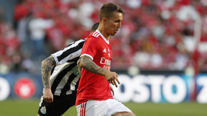 Schmidt defende Grimaldo: «É muito fácil apontar-lhe o dedo e culpá-lo, mas cometemos outros erros»