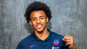 Barcelona oficializa contratação de Jules Koundé