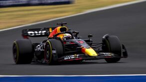 Verstappen vence GP da Hungria em dia de duplo pódio para a Mercedes