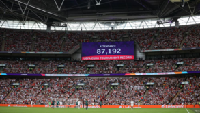 Final do Europeu entre Inglaterra e Alemanha com recorde de assistência no futebol feminino... e masculino