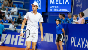 Jannik Sinner surpreende Alcaraz para vencer torneio de Umag