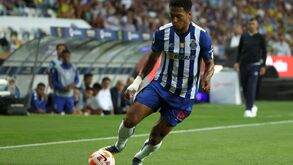 Namaso carrega estrela de campeão