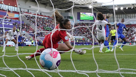 França fecha com goleada o primeiro dia do futebol feminino nos