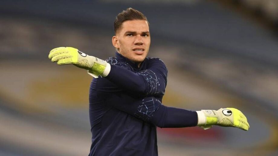 Ederson: «90% dos jogos não toco na bola e fico cansado»