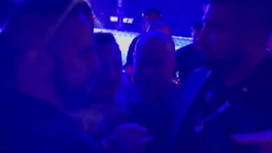 Dustin Poirier e Michael Chandler pegaram-se nos bastidores do UFC 276 e quase andaram à pancada