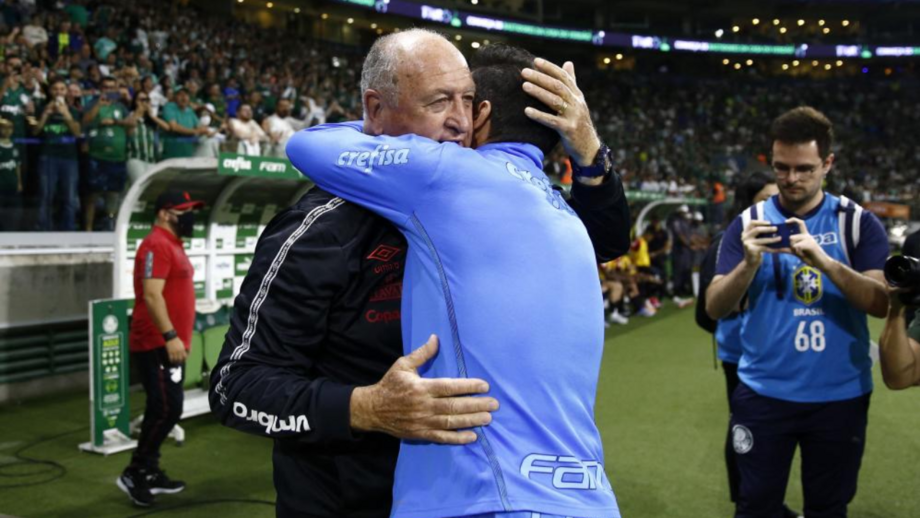 Ineficácia trama Abel no duelo com Felipão
