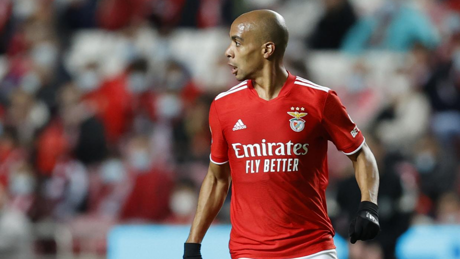 João Mário ganha força para ser o '10'