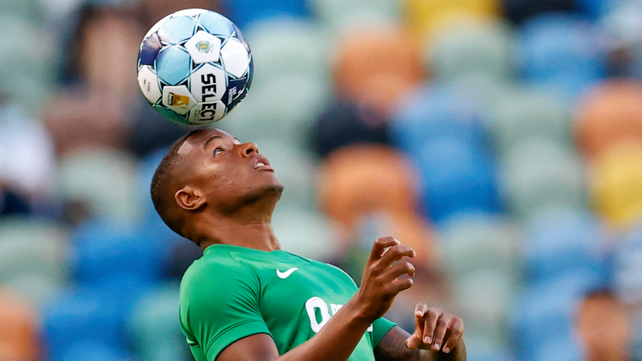 Jovane cortado em dia de regressos