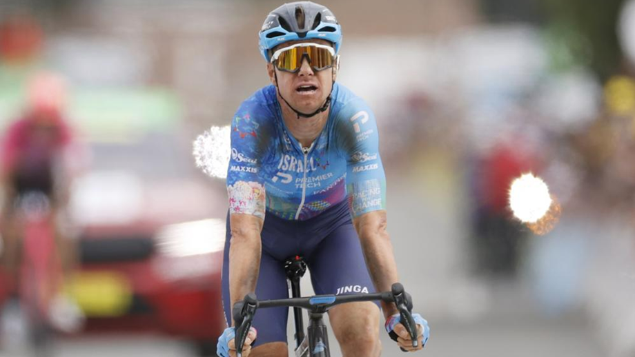 Van Aert defende amarela na difícil quinta etapa do Tour ganha por Simon Clarke