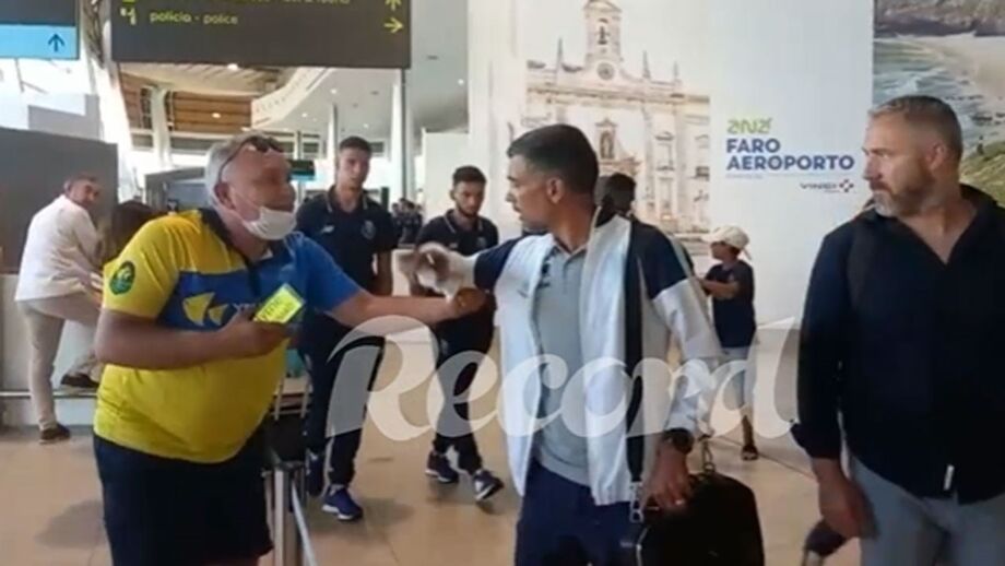 Sérgio Conceição não gostou de 'agarrão' de adepto, mas tudo mudou quando viu quem era