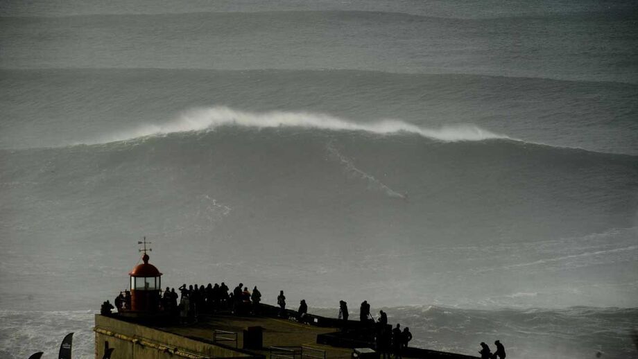 Justine Dupont conquista dois 'Óscares' das Ondas Grandes