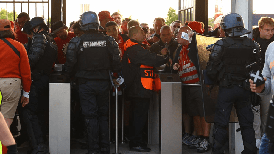 Senado francês iliba de culpas adeptos franceses e fala em erros de organização na final da Champions