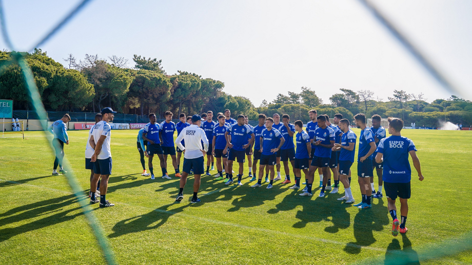 Incêndio no Algarve: FC Porto cancela treino no relvado devido à má qualidade do ar