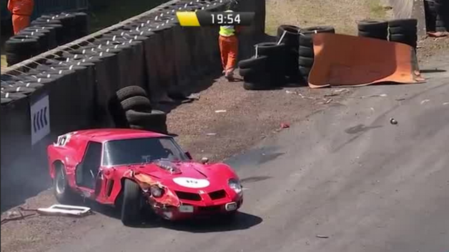 Como destruir um Ferrari de 30 milhões de euros em... poucos segundos