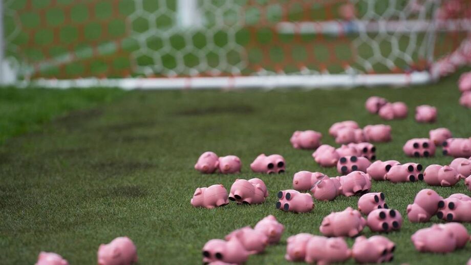 ‘Peixe voador’ (que afinal era um rolo) atingiu Leandro Fernández: Mais um OVNI no futebol