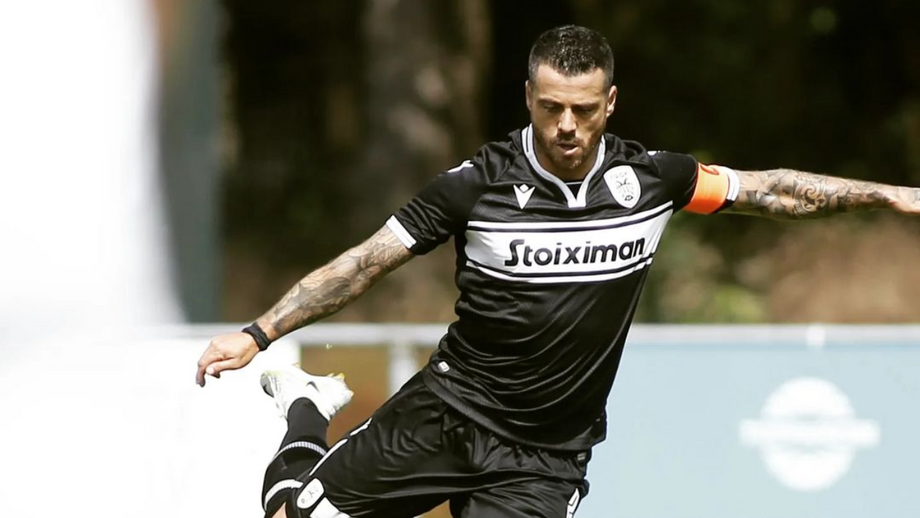 Vieirinha e Boto confrontados pelos adeptos do PAOK após derrota na Conference League