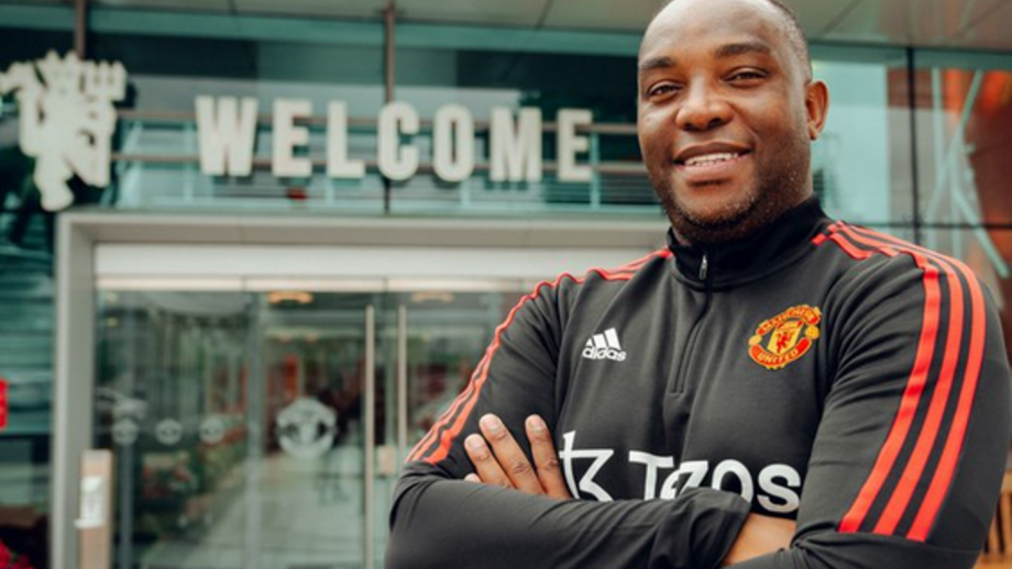 Oficial: Benni McCarthy integra equipa técnica do Man. United