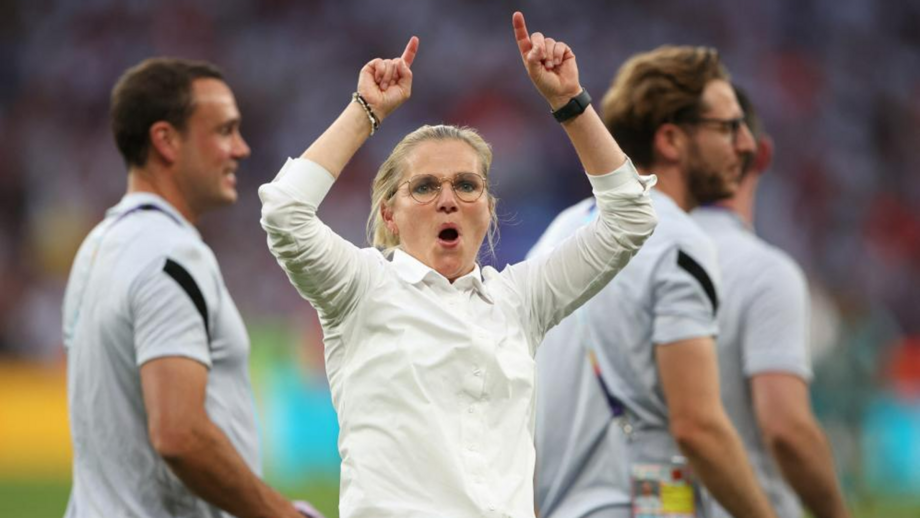 Selecionadora da campeã Inglaterra bebeu
