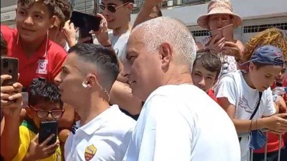 Treinador português muito solicitado no final do encontro entre Roma e Sunderland