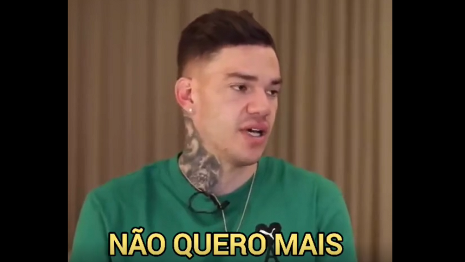 Guarda-redes do Manchester City diz não ter em perspetiva um regresso ao futebol brasileiro
