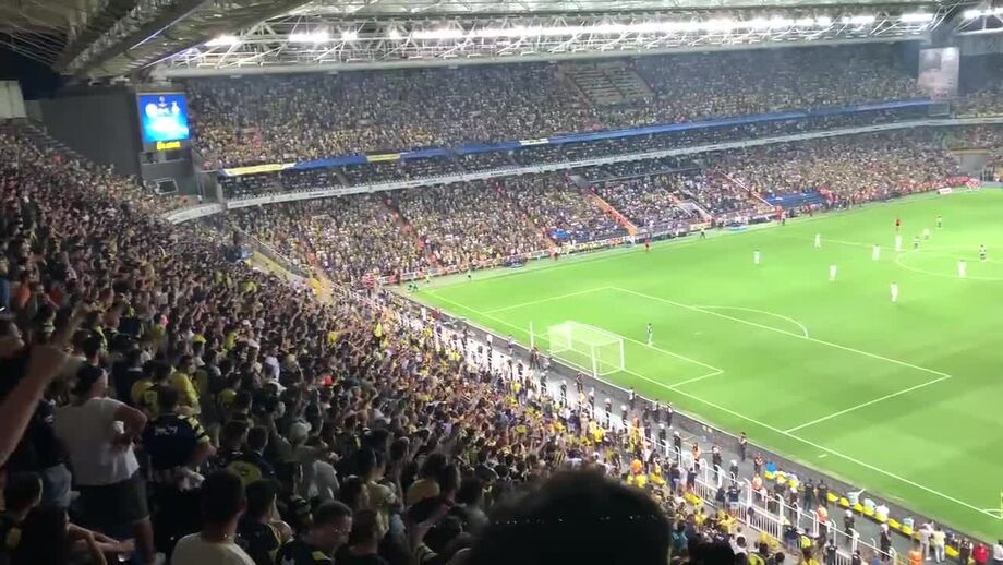 Inglaterra viu a Espanha fazer a festa em Berlim