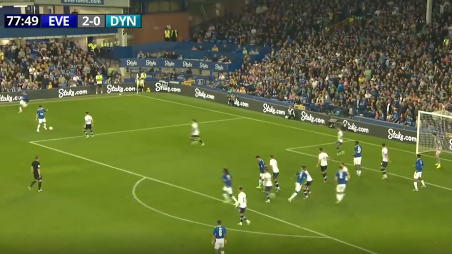 Lateral-esquerdo foi lançado por Lampard aos 72' na vitória (3-0) frente ao Dínamo Kiev
