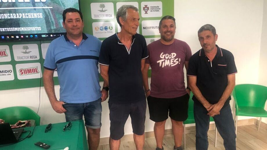 A equipa técnica (Sérgio Paiva, Luís Manuel e David Livramento) e o presidente do clube, Nemésio Martins