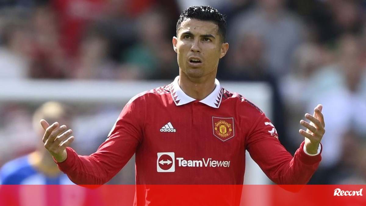 Portugueses que chegaram ao top 10 da Bola de Ouro - SIC Notícias