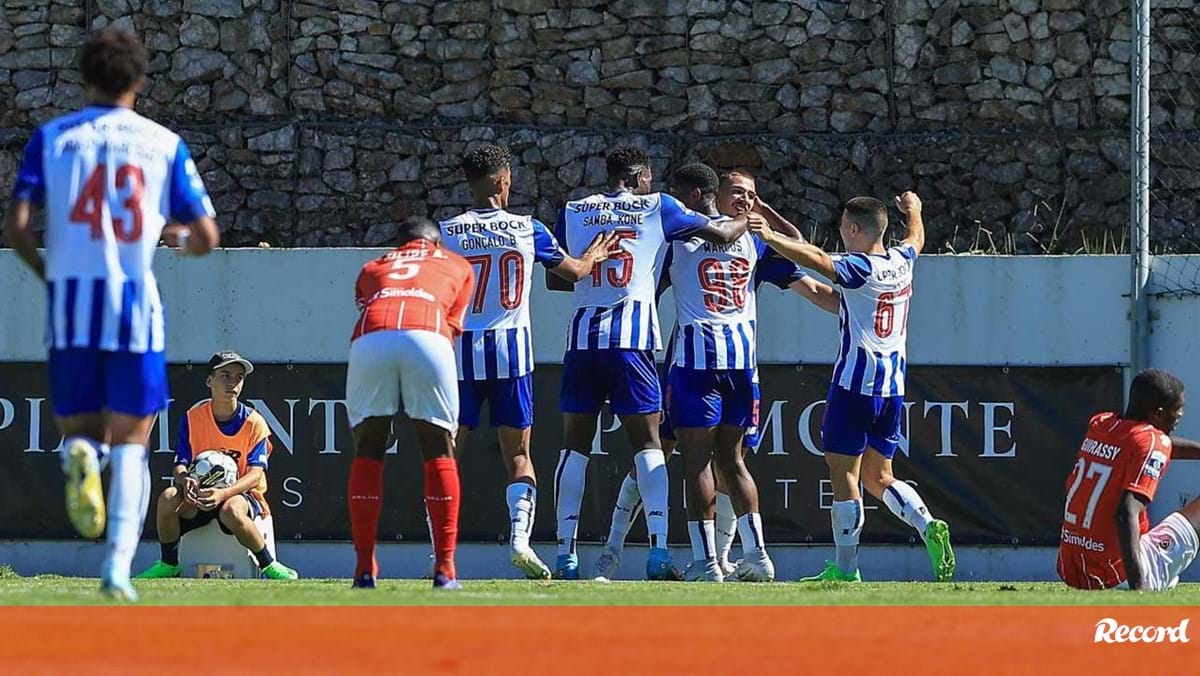 FC Porto B-Oliveirense, 2-0: Dois Golos Nos Descontos Da 1.ª Parte ...