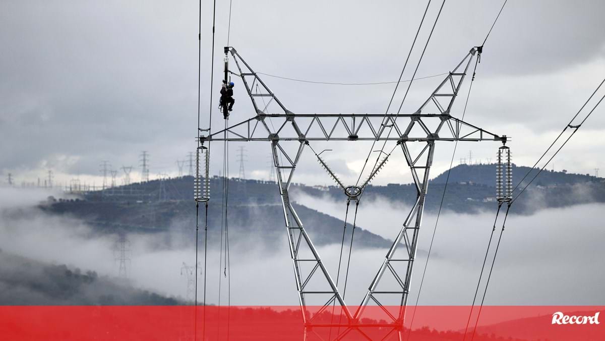 Portugal y España ya tienen un 35% más de electricidad – Fora de Campo