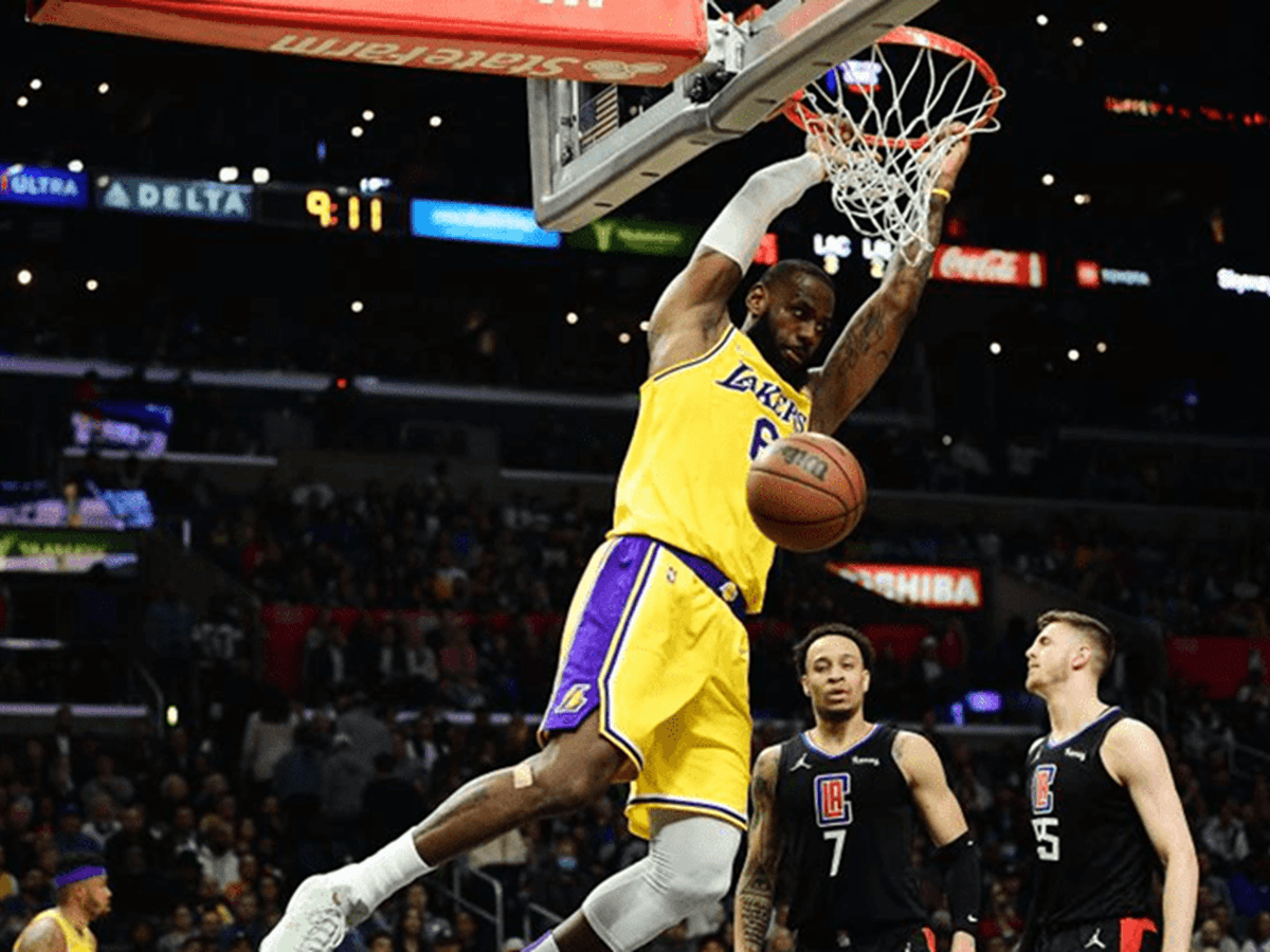LeBron renova contrato com Lakers por cerca de R$ 445 milhões